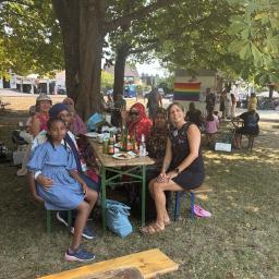 Dina, Martha und glückliche Gäste